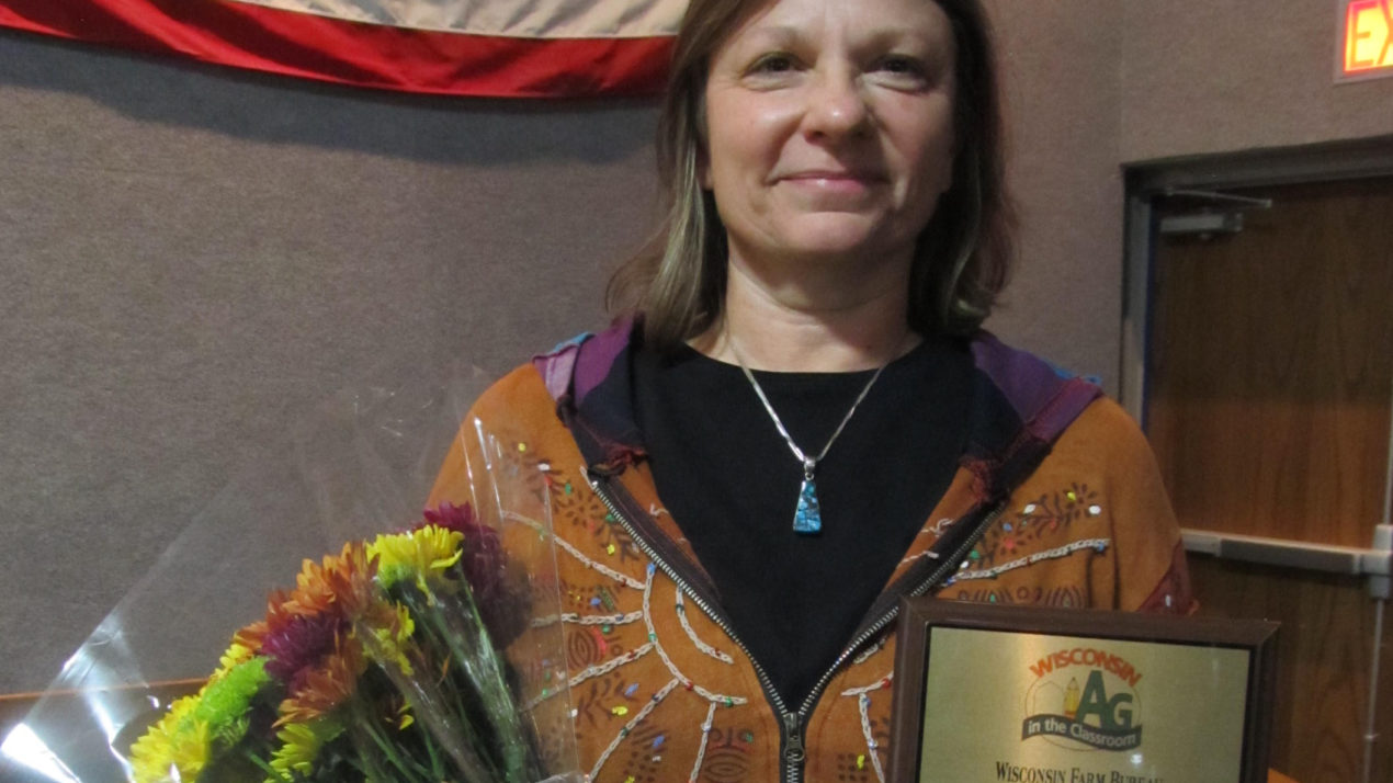 Random Lake Teacher Recognized for Agricultural Literacy Work