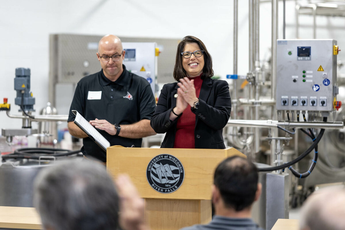 uw-river-falls-dairy-pilot-plant-receives-gift-mid-west-farm-report