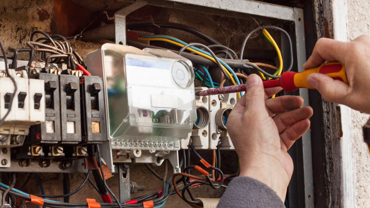UW Offers New Farm Electrical Maintenance Course
